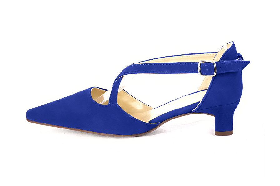 Women's electric blue open side dress shoes, with crossed straps. Tapered toe. Low kitten heels - Profile view